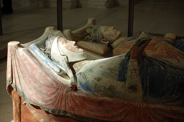 006-Могила Элеоноры Аквитанской и Генриха II в монастыре Фонтенв